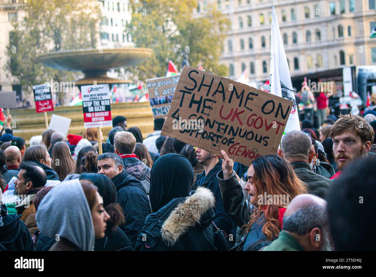 Londres, Royaume-Uni - 3 novembre 2023 : rassemblement pro-palestinien à Trafalgar Square. Banque D'Images