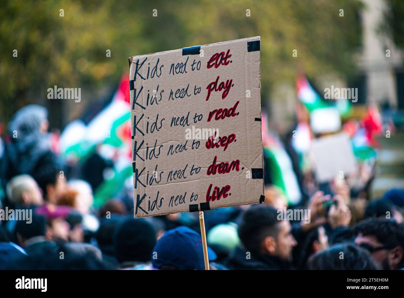 Londres, Royaume-Uni - 3 novembre 2023 : rassemblement pro-palestinien à Trafalgar Square. Banque D'Images