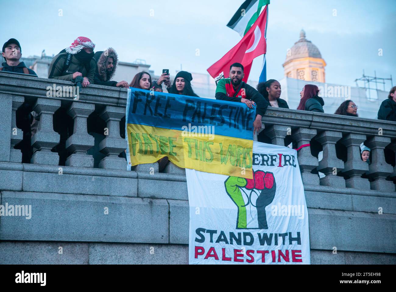 Londres, Royaume-Uni - 3 novembre 2023 : rassemblement pro-palestinien à Trafalgar Square. Banque D'Images