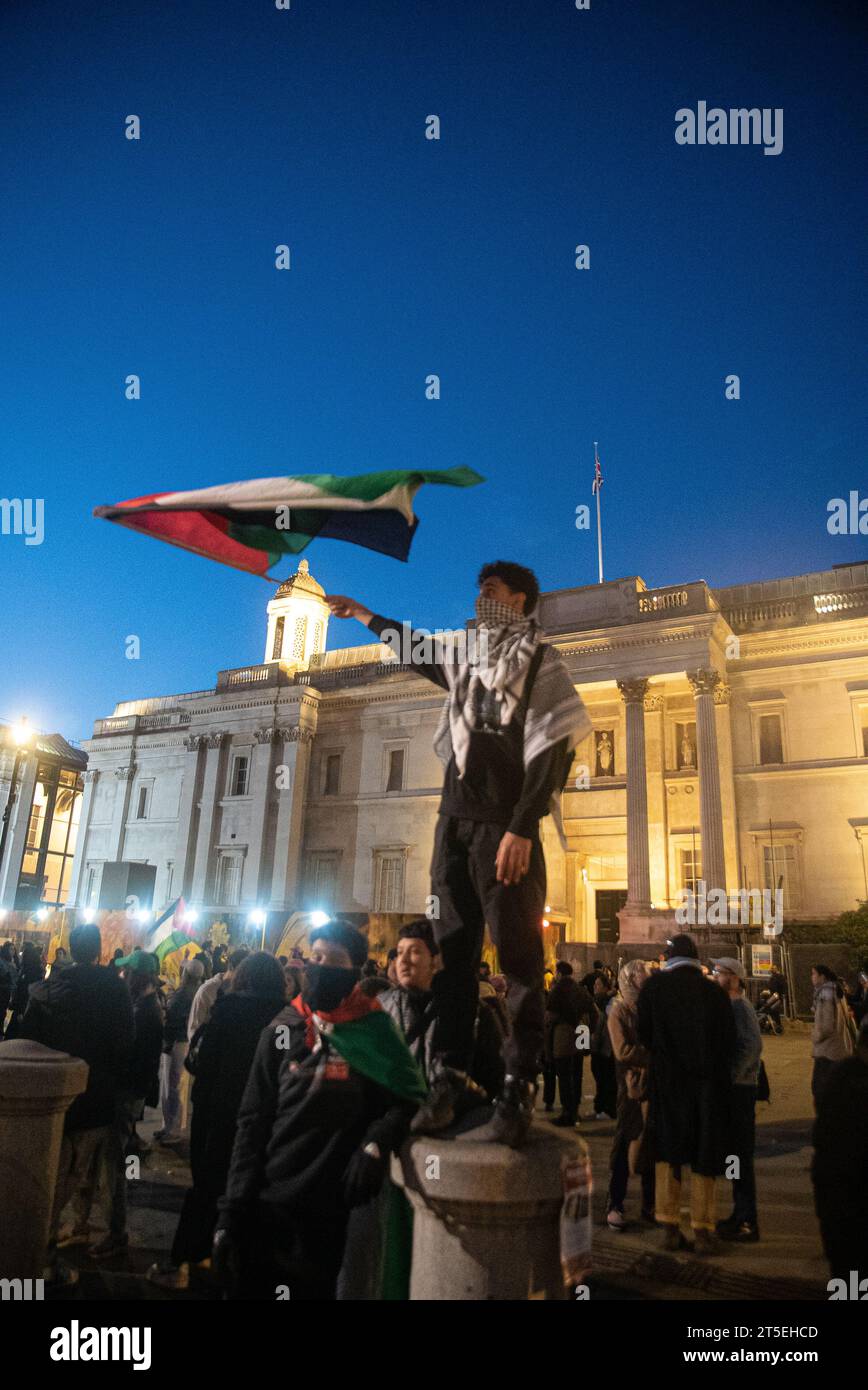 Londres, Royaume-Uni - 3 novembre 2023 : rassemblement pro-palestinien à Trafalgar Square. Banque D'Images