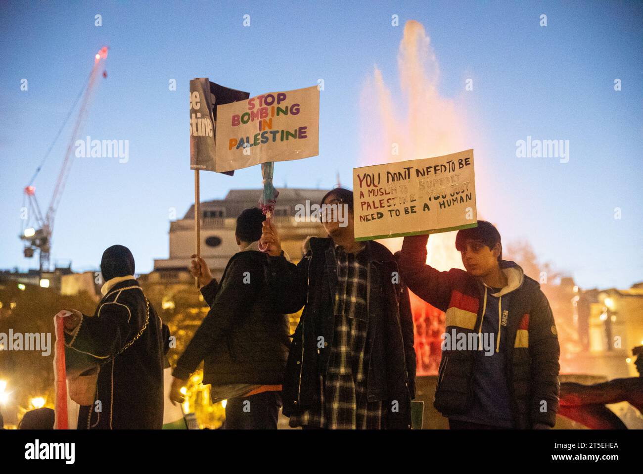 Londres, Royaume-Uni - 3 novembre 2023 : rassemblement pro-palestinien à Trafalgar Square. Banque D'Images