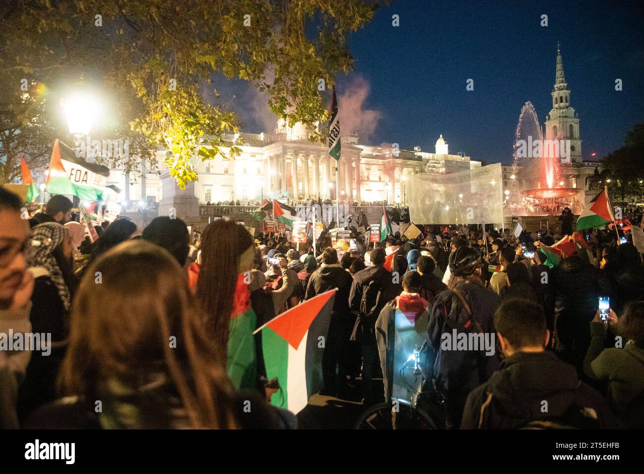 Londres, Royaume-Uni - 3 novembre 2023 : rassemblement pro-palestinien à Trafalgar Square. Banque D'Images