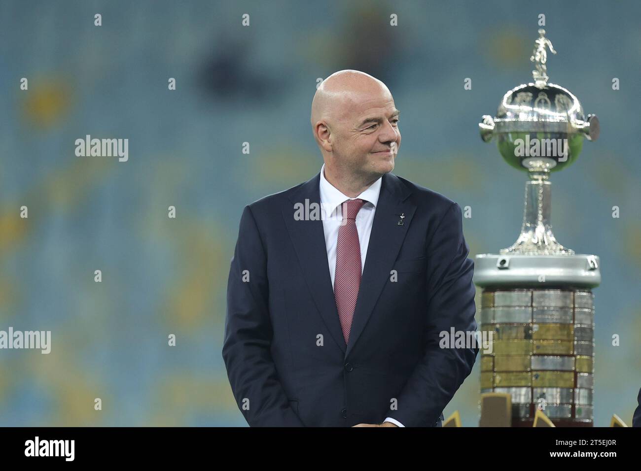 Rio de Janeiro, Brésil. 04 novembre 2023. Rio de Janeiro, Brésil, 4 novembre 2o23 : Gianni Infantino avec trophée après Fluminense remporte la finale CONMEBOL Copa Libertadores 2023 entre Boca Juniors et Fluminense au Stade Maracana à Rio de janeiro, Brésil ce samedi 4 novembre 2023 (Caïque Coufal/SPP) crédit : SPP Sport Press photo. /Alamy Live News Banque D'Images