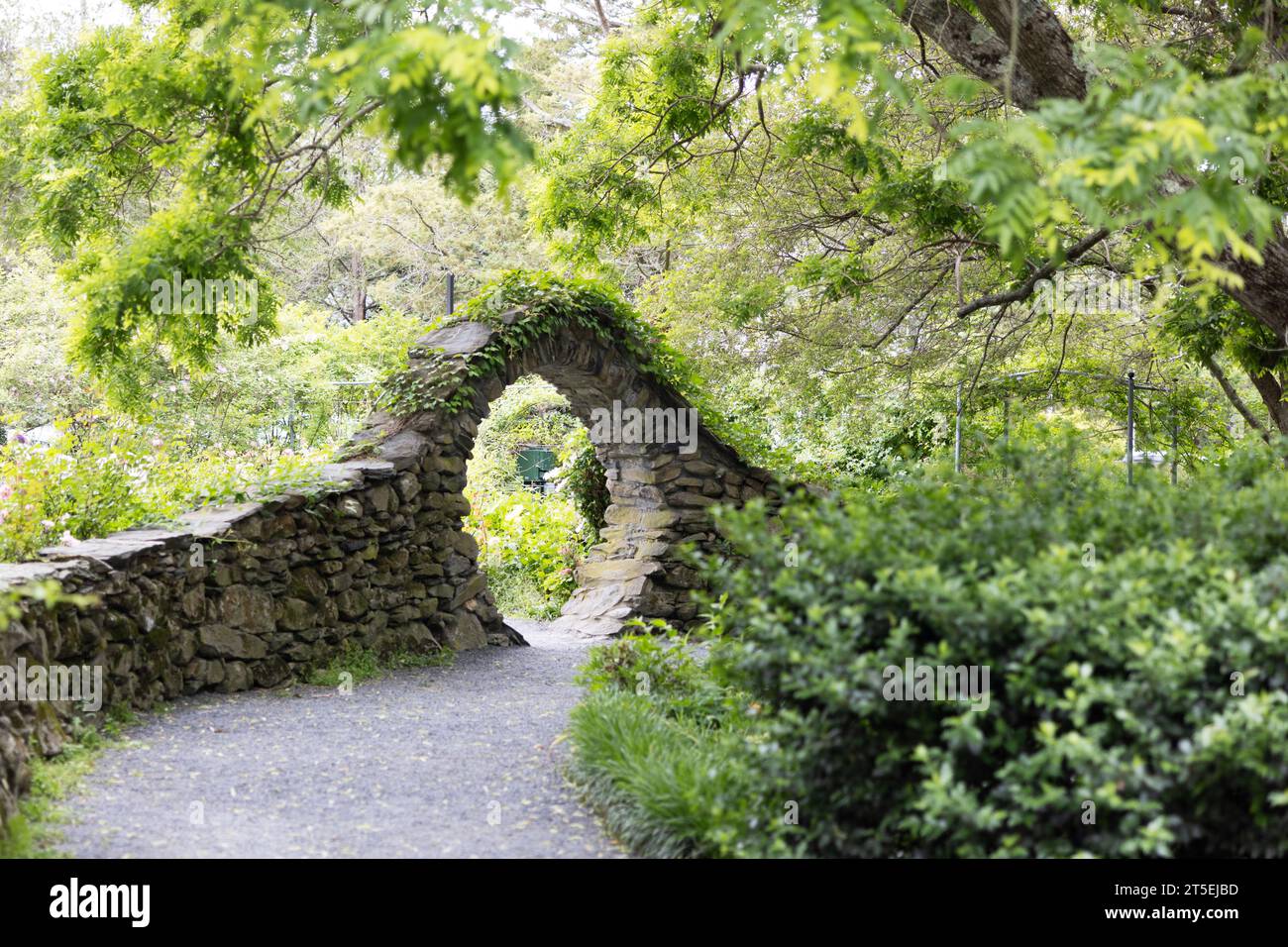 Le Moongate dans les jardins du manoir Blithewold à Bristol, Rhode Island, États-Unis. Banque D'Images