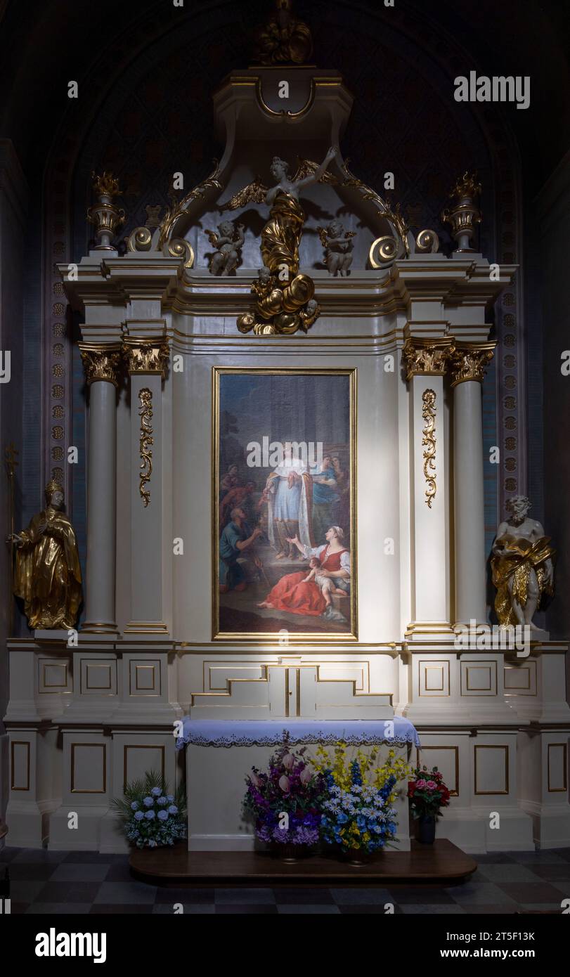 Autel latéral, l'église de la Sainte Trinité, Tykocin, Pologne Banque D'Images