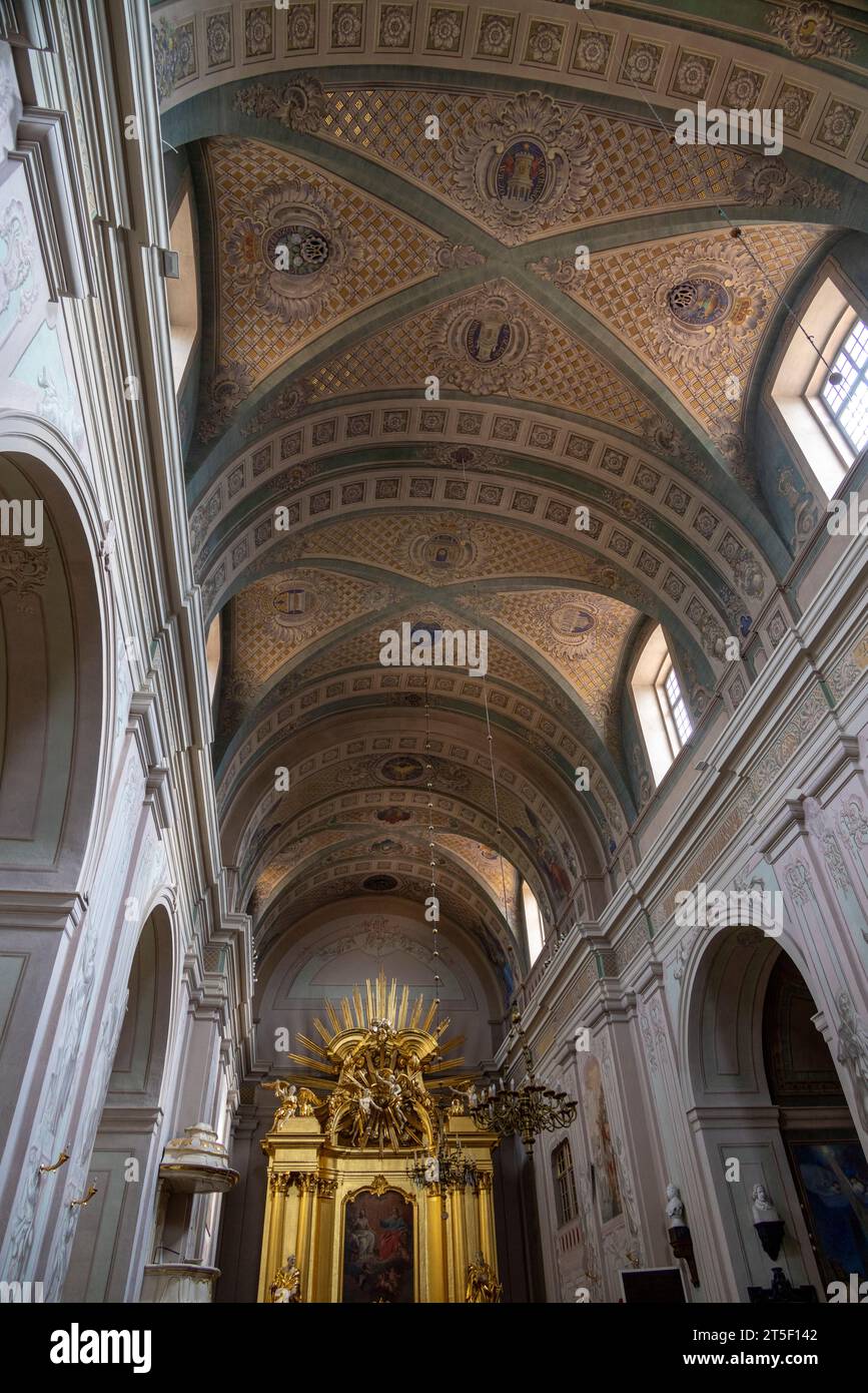 Nef et autel principal, l'église de la Sainte Trinité, Tykocin, Pologne Banque D'Images