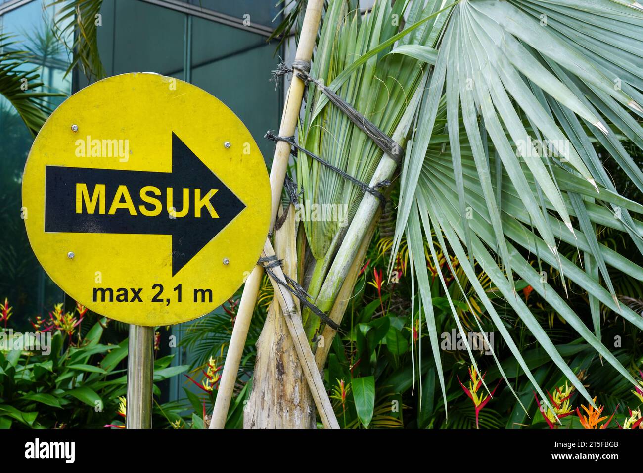 Panneaux « entrer » dans toutes les zones avec une hauteur maximale du véhicule de 2,1 mètres Banque D'Images