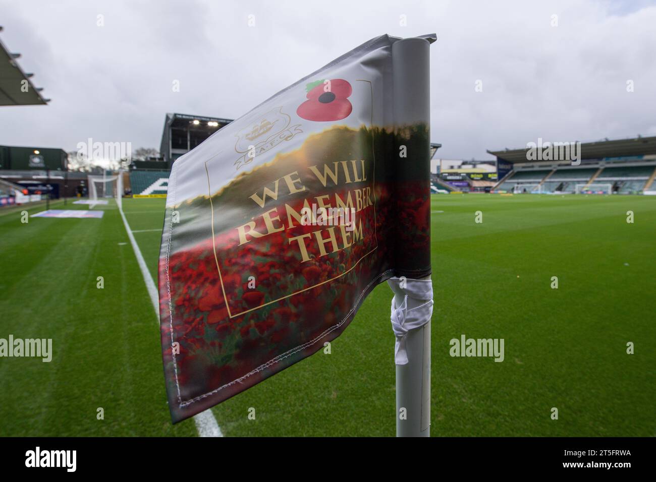 Vue générale de Home Park, avec le drapeau du coin We Will Remember Them, domicile de Plymouth Argyle lors du Sky Bet Championship Match Plymouth Argyle vs Middlesbrough à Home Park, Plymouth, Royaume-Uni, le 4 novembre 2023 (photo de Craig Thomas/News Images) Banque D'Images