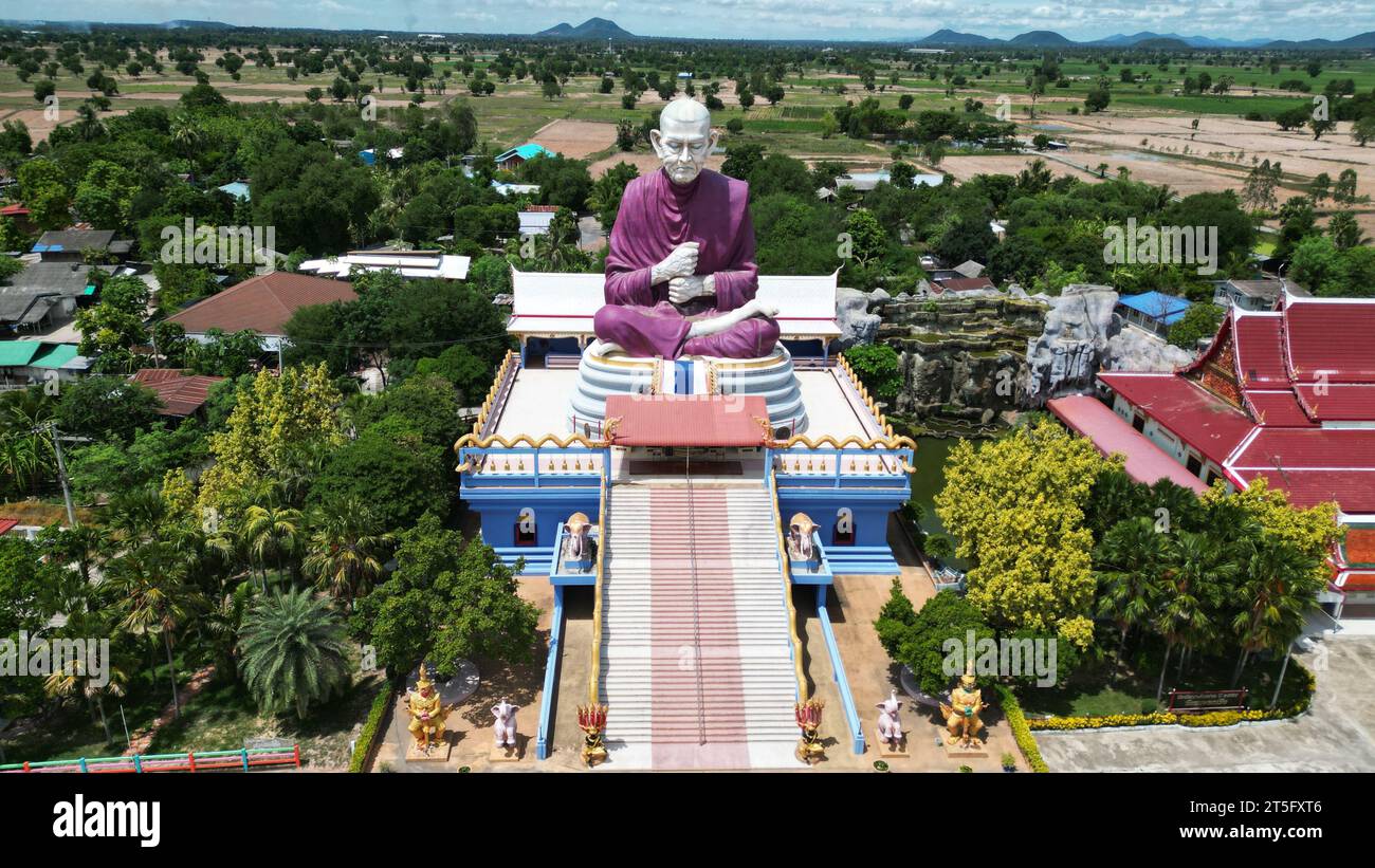 Statue de Somdej Toh ou Somdej Putchariya Phromrangsi est probablement le moine bouddhiste le plus célèbre et le plus aimé.at Wat Sra long Ruea. Banque D'Images