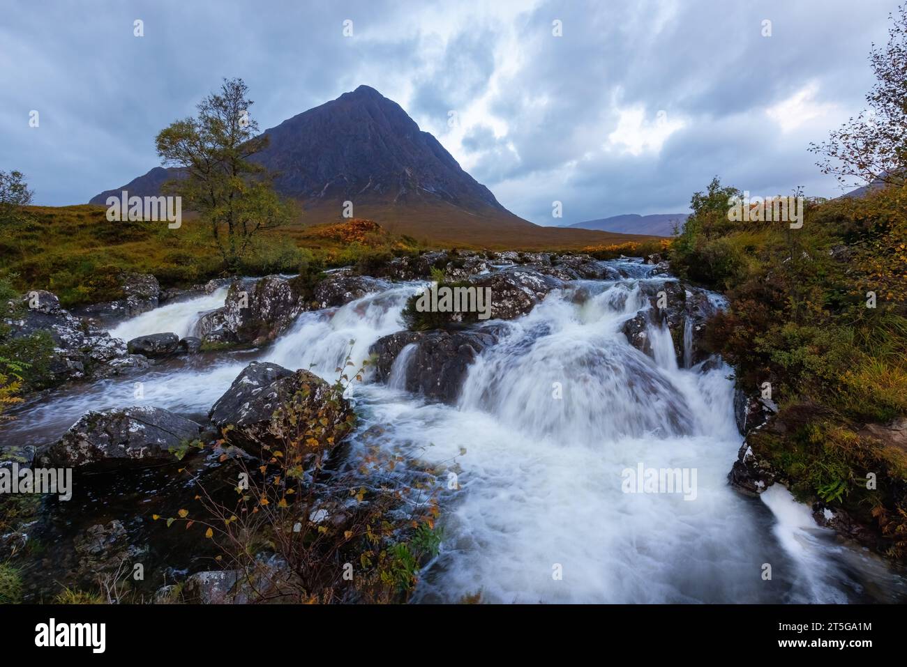 Buachaille Etive Mor avec Coupall de rivière au premier plan Banque D'Images
