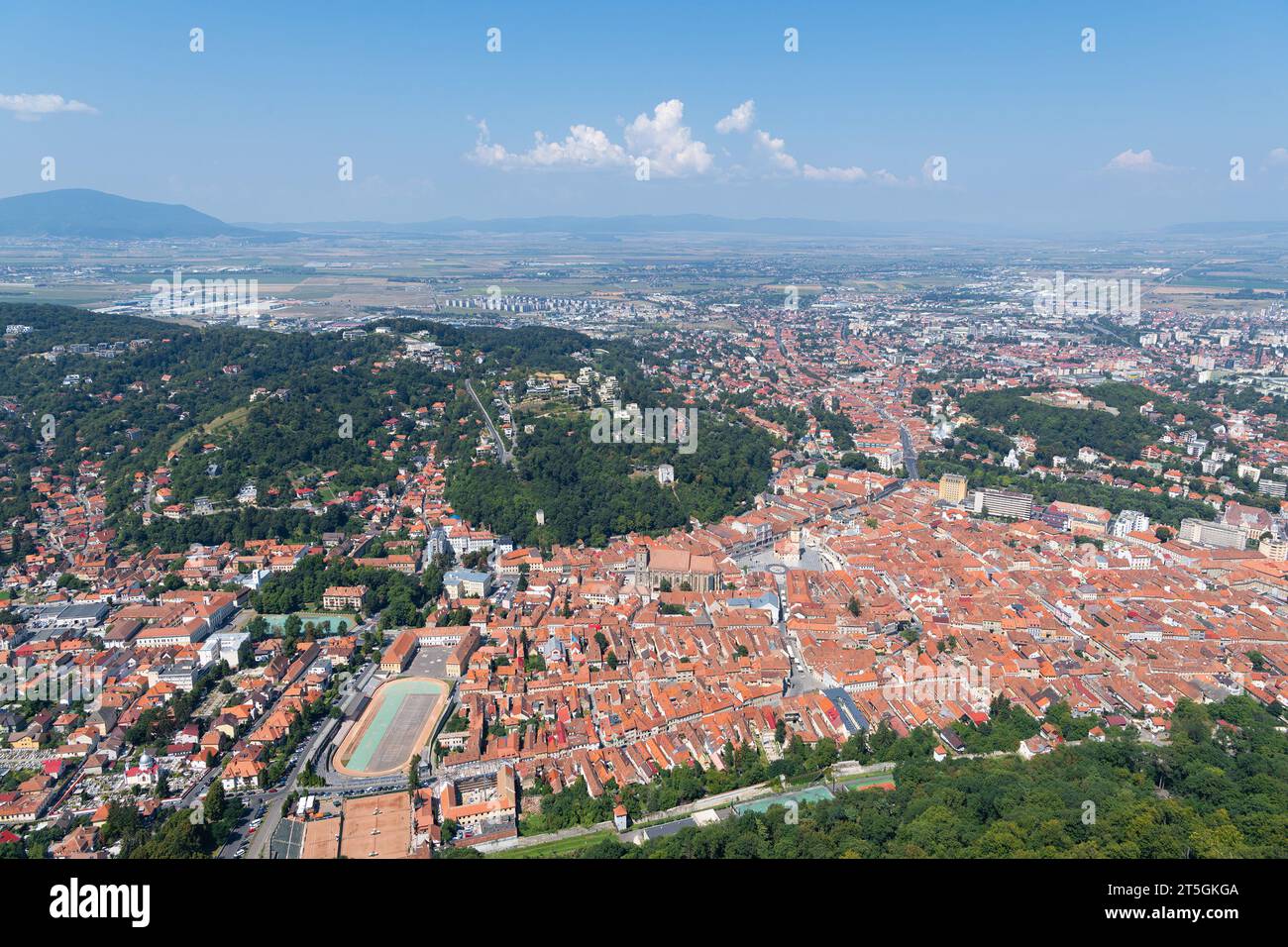 Vue en grand angle sur le paysage urbain de Brasov (Roumanie) Banque D'Images