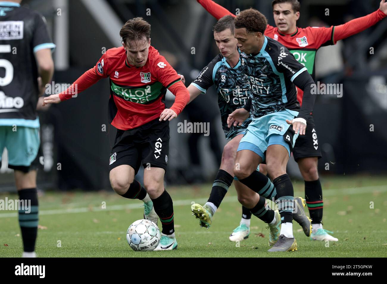 Nijmegen de gauche droite lars olden larsen de nec nijmegen