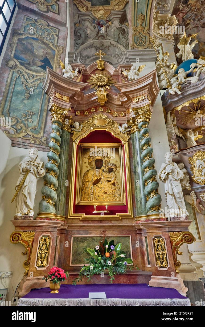 Madone Noire, mécène de Pologne, peint à l'autel latéral de l'église Sainte-Croix à Brzeg, Opolskie, Pologne Banque D'Images