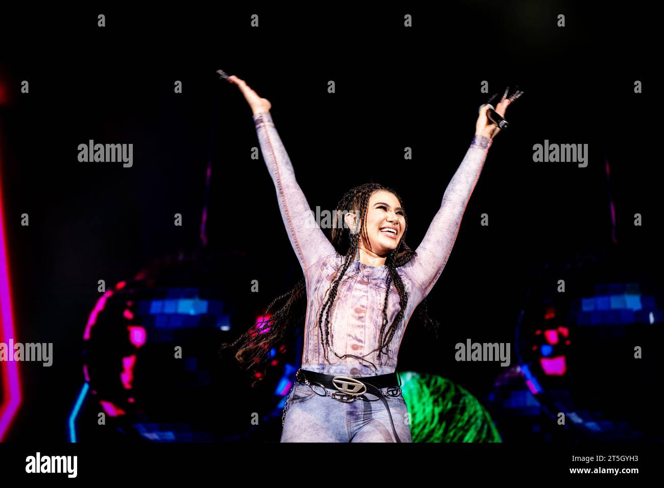 Hong Kong. 05 novembre 2023. L'artiste thaïlandaise Silvy Pavida Moriggi se produit lors du gala gay Games 2023 au Queen Elizabeth Stadium de Hong Kong SAR le 5 novembre 2023. Crédit : Matt Hunt/Neato/Alamy Live News Banque D'Images