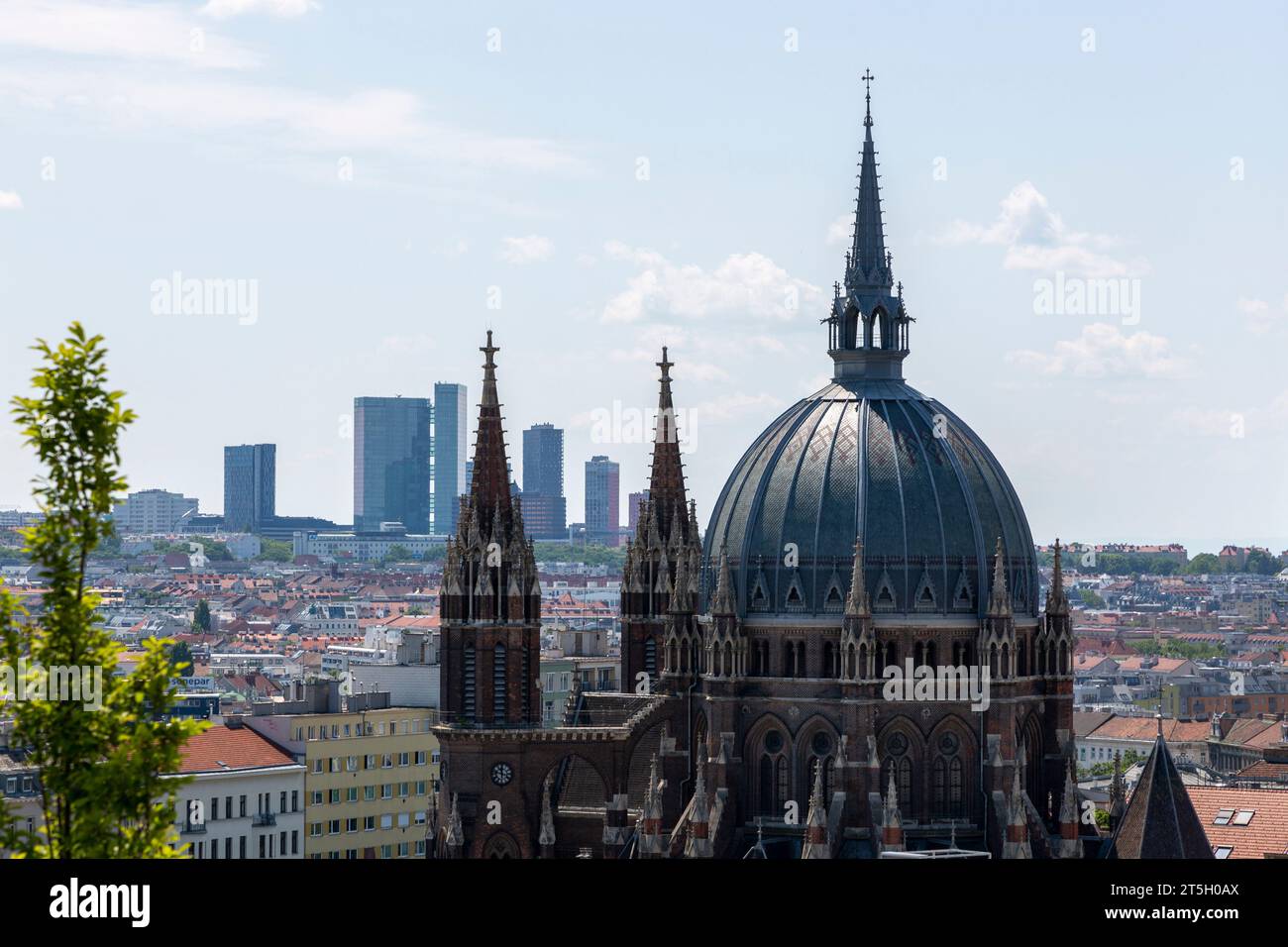 Vienne, Autriche - 16 juin 2023 : vue de Vienne depuis le toit du centre commercial de la rue Mariahilfer Banque D'Images
