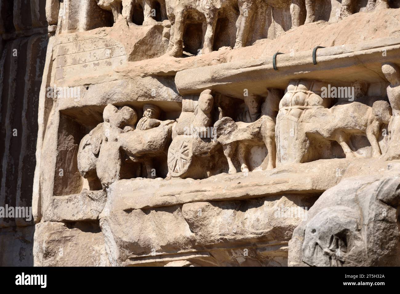 Bas relief détail, arc de Septime sévère, Forum romain, Rome, Italie Banque D'Images