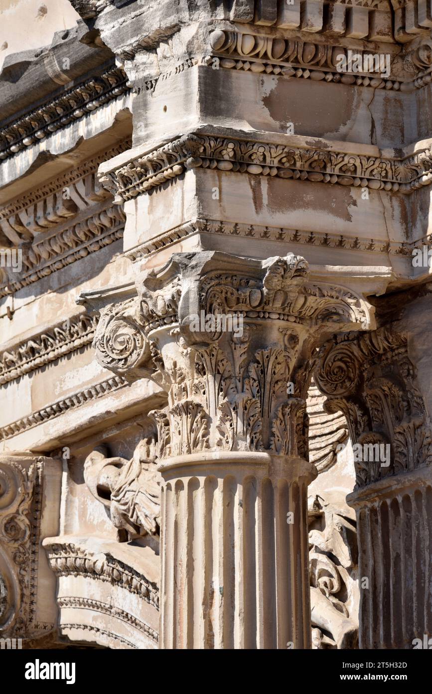 Colonne corinthienne, Arc de Septimius sévère, Forum romain, Rome, Italie Banque D'Images