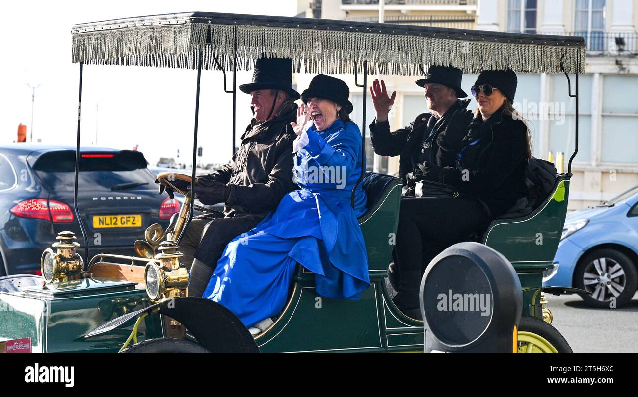 Brighton UK 5 novembre 2023 - Participez à cette année RM Sotheby's London to Brighton Veteran car Run commémorant la célèbre course d'émancipation de novembre 1896. : Crédit Simon Dack / Alamy Live News Banque D'Images