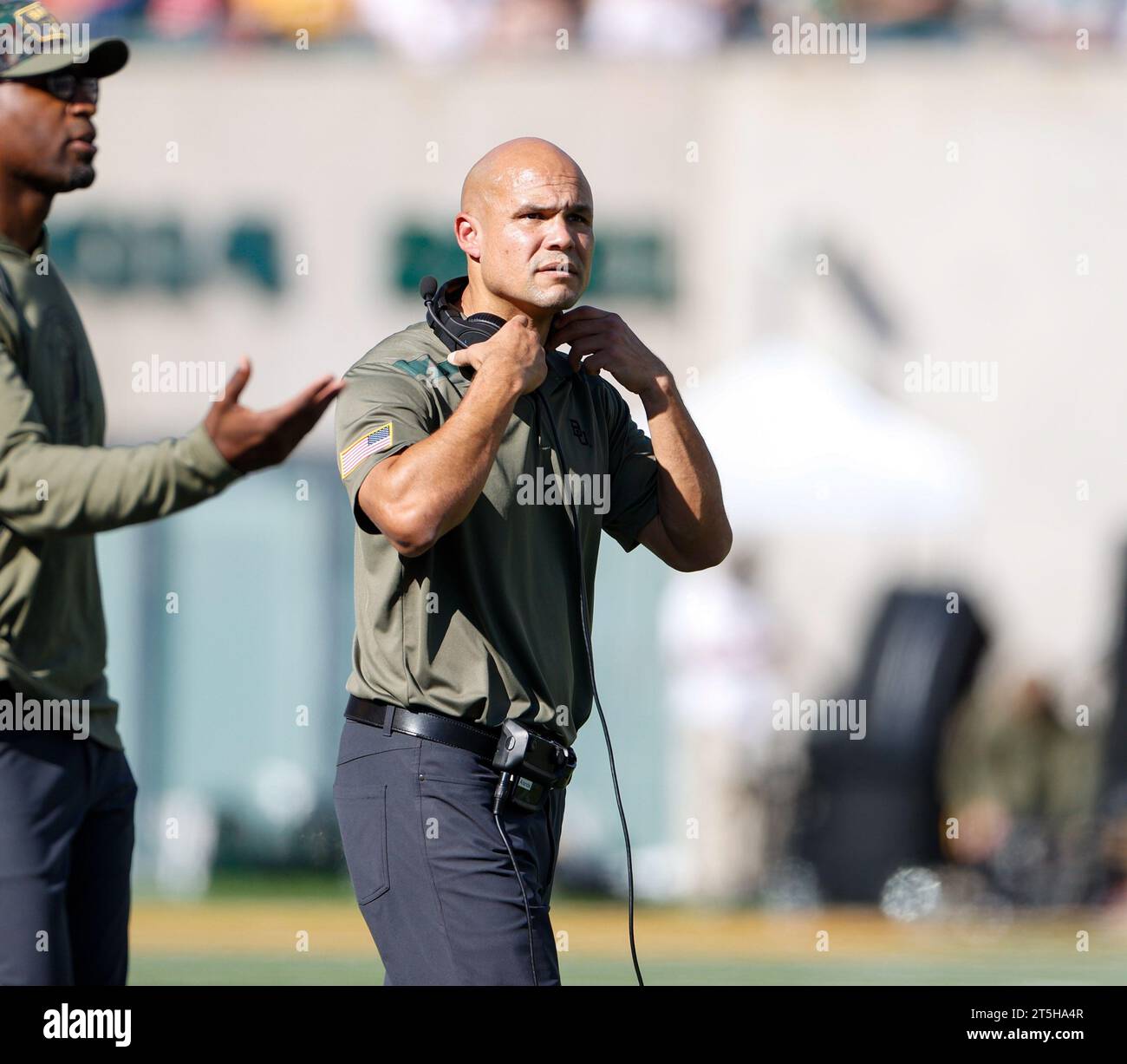 4 novembre 2023 : Dave Aranda, entraîneur-chef du Baylor, lors d'un match de football universitaire Big 12 entre les Bears du Baylor et les Cougars de Houston le 4 novembre 2023 à Waco, Texas. Houston a gagné, 25-24, en prolongation. (Image de crédit : © Scott Coleman/ZUMA Press Wire) USAGE ÉDITORIAL SEULEMENT! Non destiné à UN USAGE commercial ! Banque D'Images