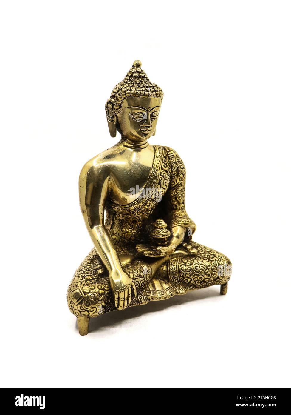 statue dorée complexe de bouddha méditant dans la paix fabriqué à la main avec de beaux et exquis détails, à partir d'une collection d'objets antiques de luxe, i Banque D'Images