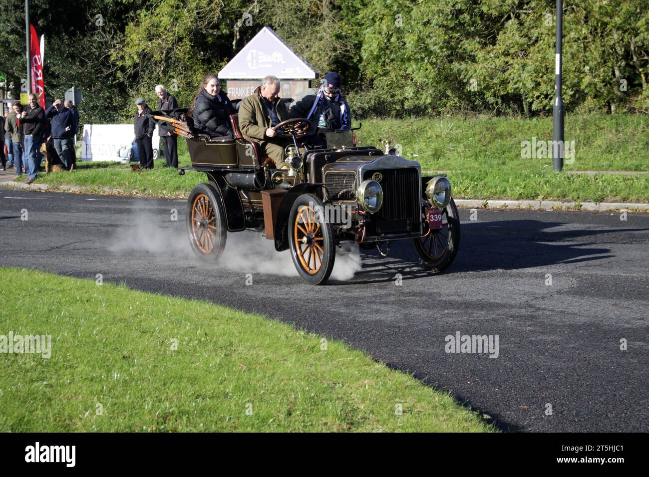 1904 voiture à vapeur blanche participant à la course automobile pour vétérans de Londres à Brighton en 2023 Banque D'Images