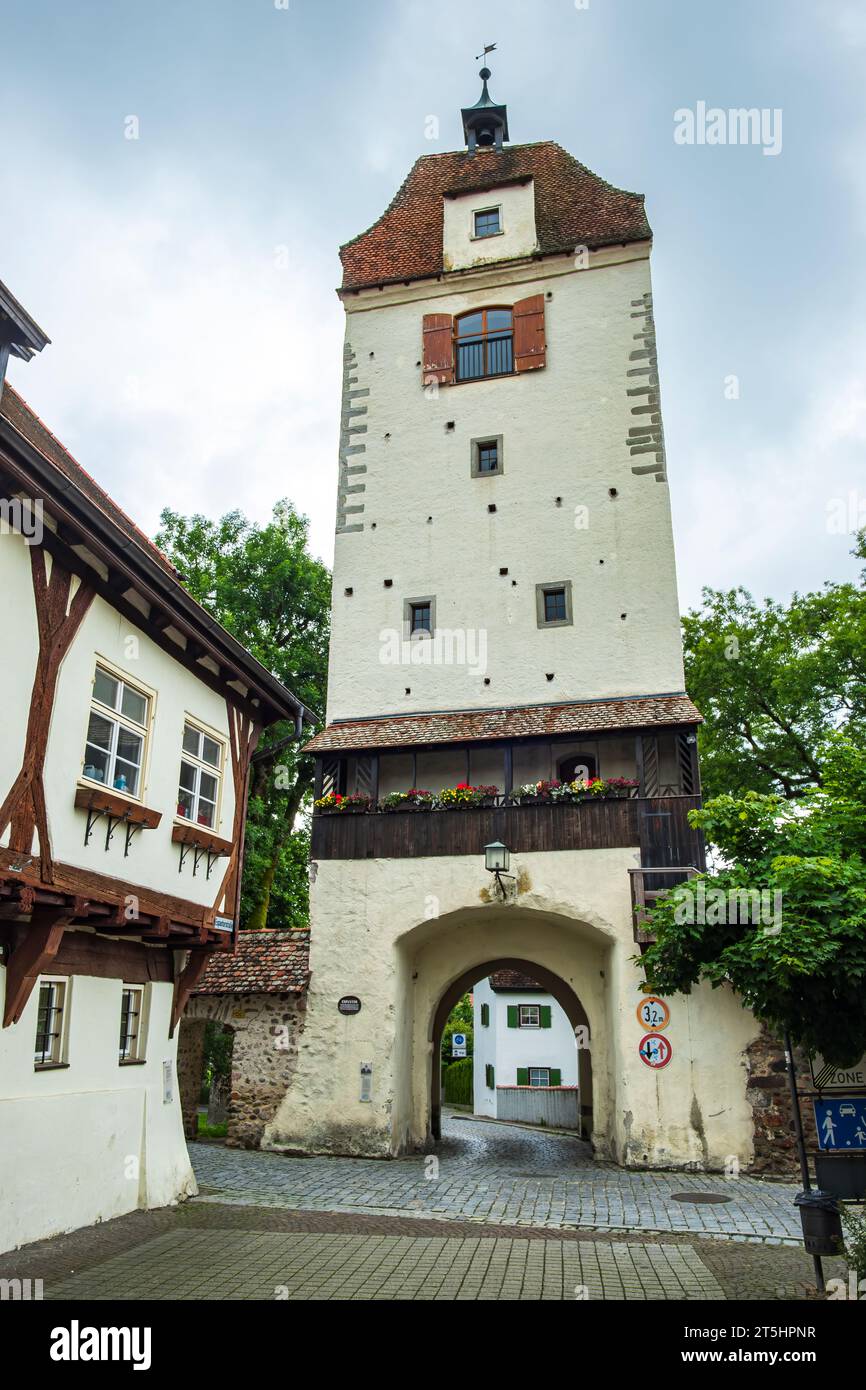 Porte et tour d'Espan datant du 14e siècle, l'une des deux portes médiévales restantes de la vieille ville d'Isny im Allgäu, Bade-Württemberg, Allemagne. Banque D'Images
