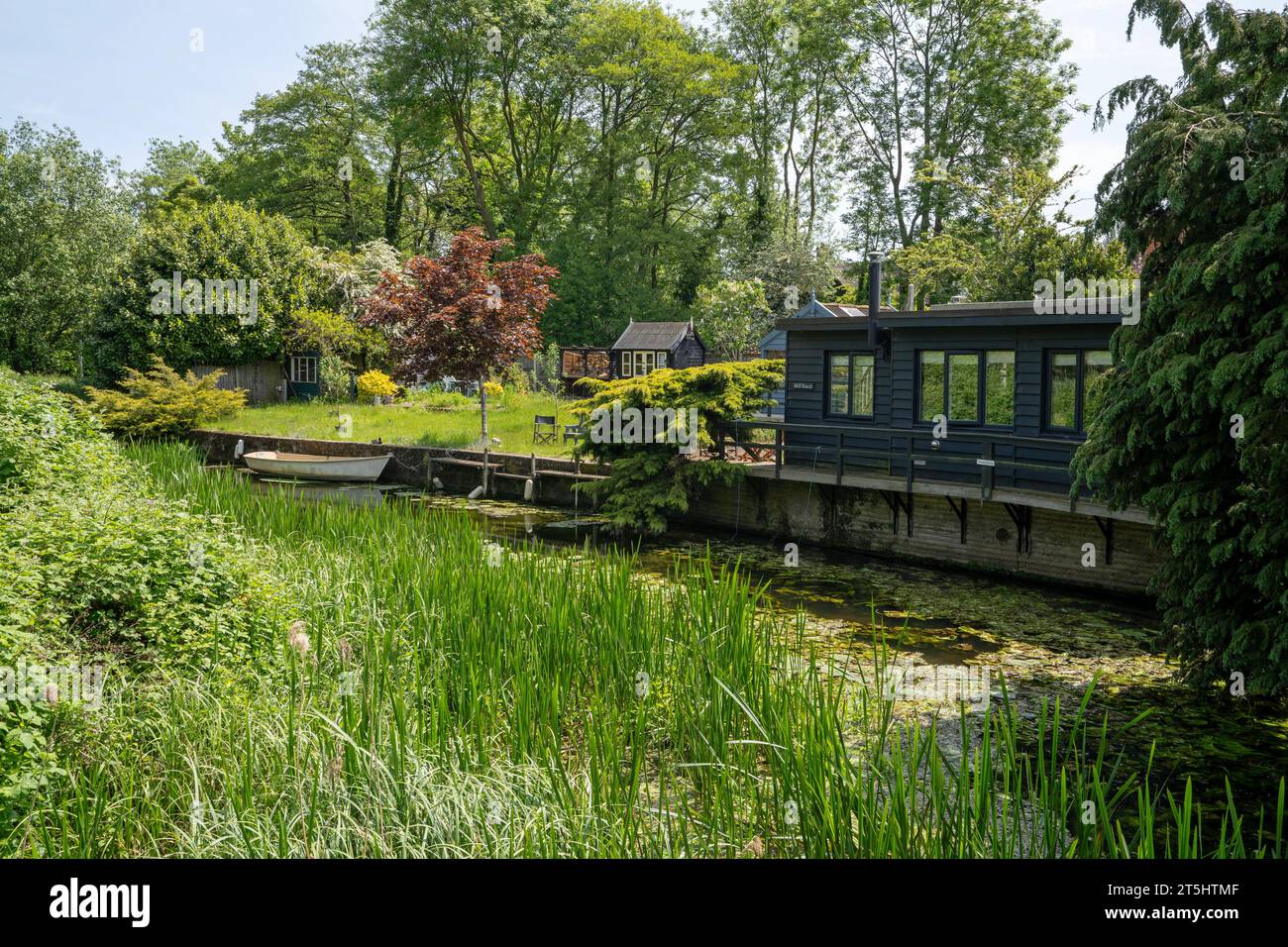 Une maison résidentielle près de l'ancien moulin à eau Bungay, Bungay, Suffolk, Angleterre, Royaume-Uni Banque D'Images