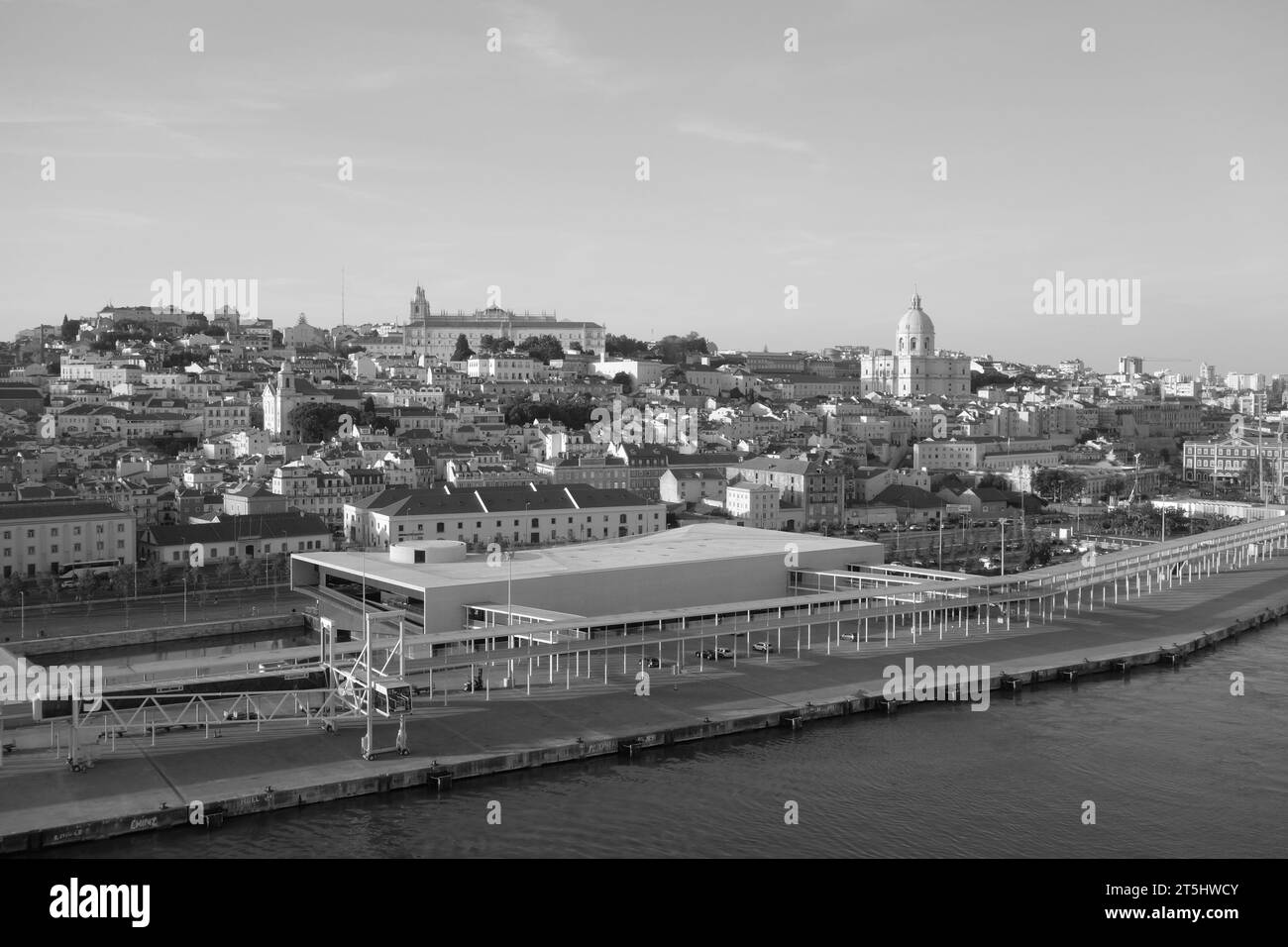 Vue depuis un bateau de croisière de Lisbonne, Portugal, Europe. Banque D'Images