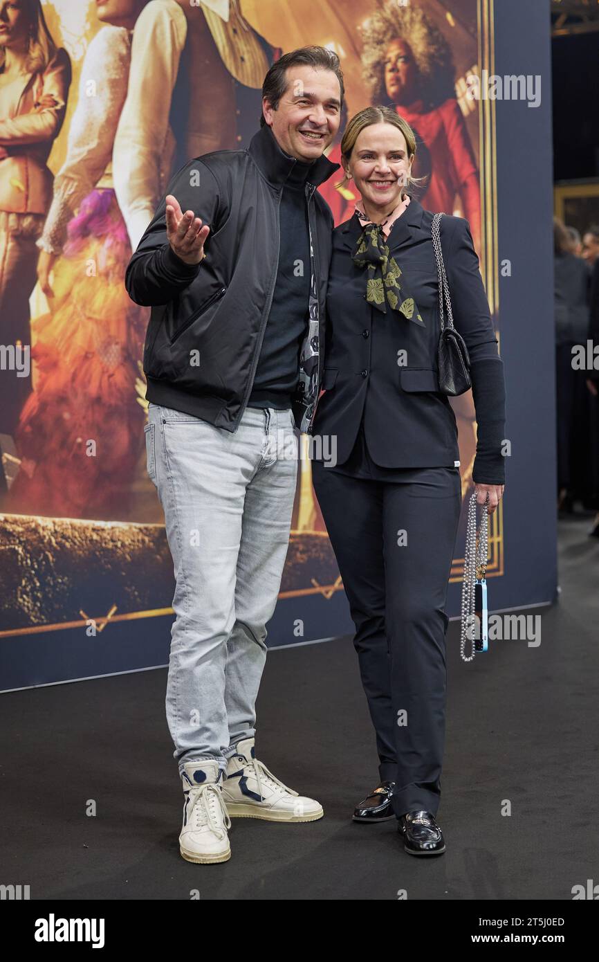 Berlin, Allemagne. 05 novembre 2023. Andreas Elsholz et Denise Zich assistent à la première européenne de "The Tributes of Panem - The Ballad of Songbirds & Snakes" au Zoo-Palast. La sortie en salle allemande est le 16 novembre 2023. Crédit : Joerg Carstensen/dpa/Alamy Live News Banque D'Images