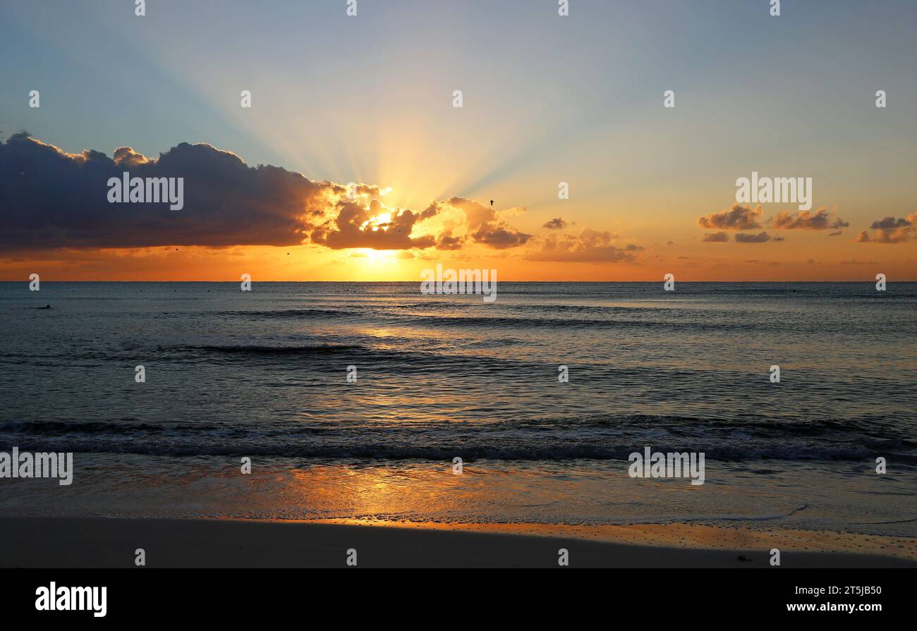 Lever de soleil avec lever de soleil sur la mer, Mexique Banque D'Images
