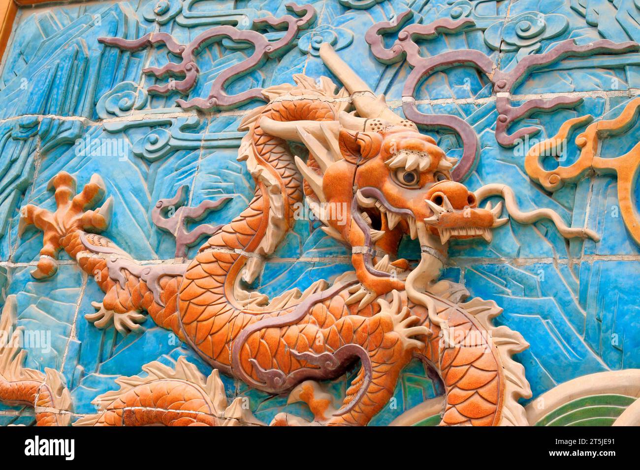 PÉKIN - 23 MAI : mur des neuf-dragons (Jiulongbi) au parc Beihai，le 23 mai 2014, Pékin, Chine Banque D'Images