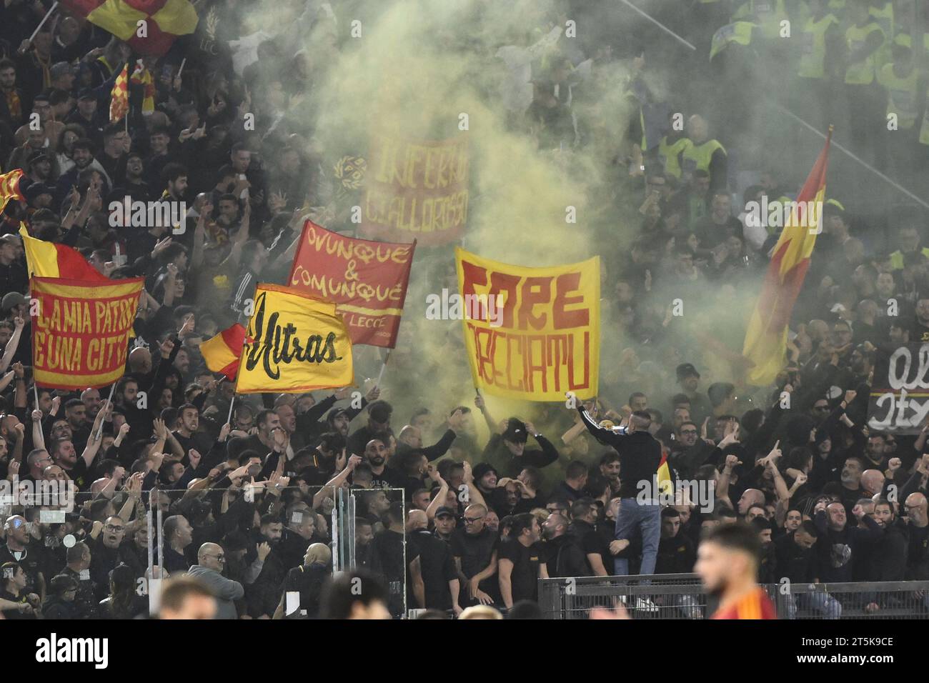 Rome, Italie. 05 novembre 2023. Supporters de l'U.S. Lecce lors de la 11e journée du Championnat de Serie A entre A.S. Roma et U.S. Lecce le 5 novembre 2023 au Stade Olympique de Rome, en Italie. Crédit : Agence photo indépendante/Alamy Live News Banque D'Images