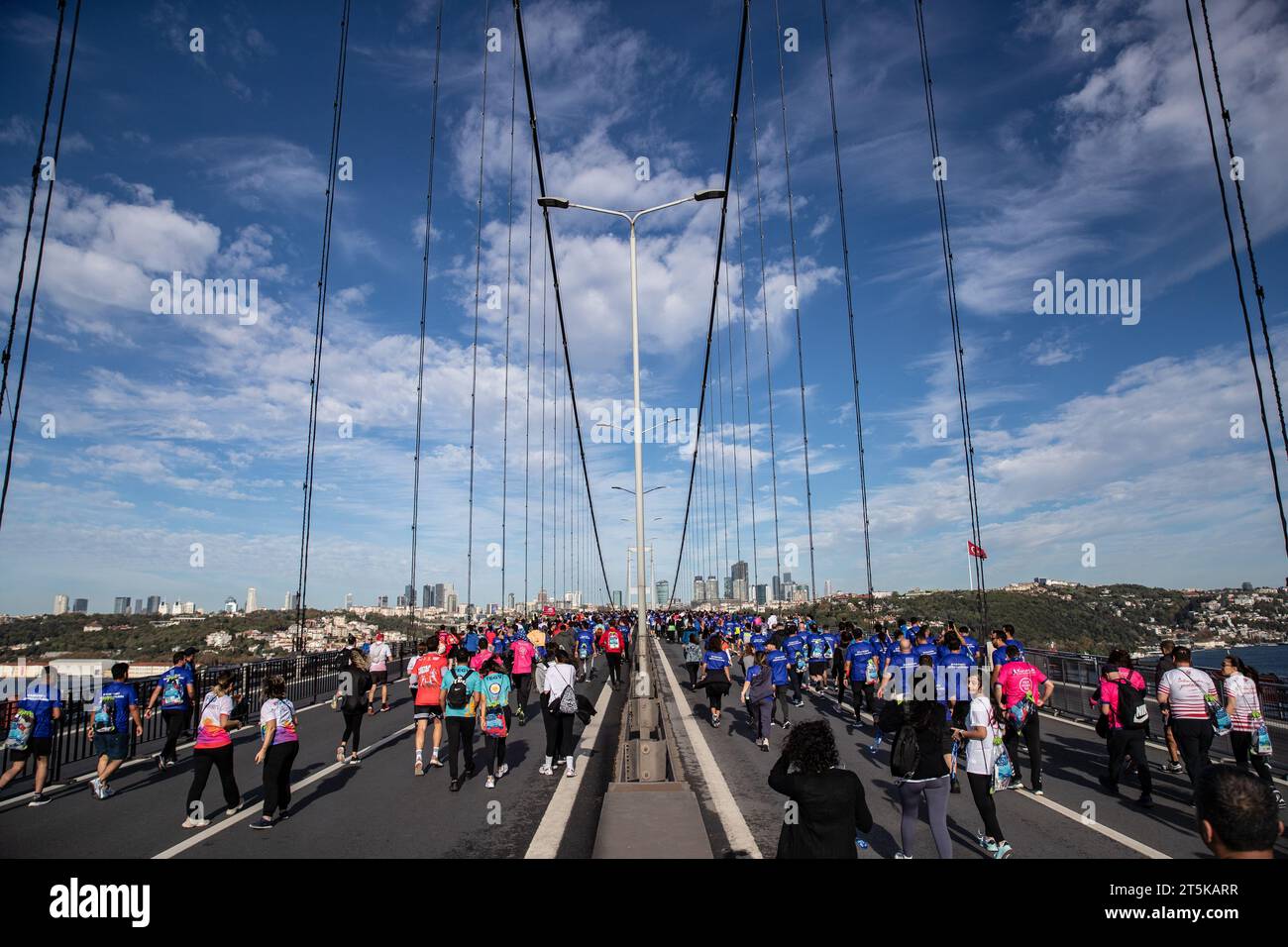 Istanbul, T¨¹rkiye. 5 novembre 2023. Les coureurs participent au Marathon d'Istanbul à Istanbul, T¨¹rkiye, le 5 novembre 2023. Crédit : Onur Dogman/Xinhua/Alamy Live News Banque D'Images Istanbul, T¨¹rkiye. 5 novembre 2023. Les coureurs participent au Marathon d'Istanbul à Istanbul, T¨¹rkiye, le 5 novembre 2023. Crédit : Onur Dogman/Xinhua/Alamy Live News Banque D'Images