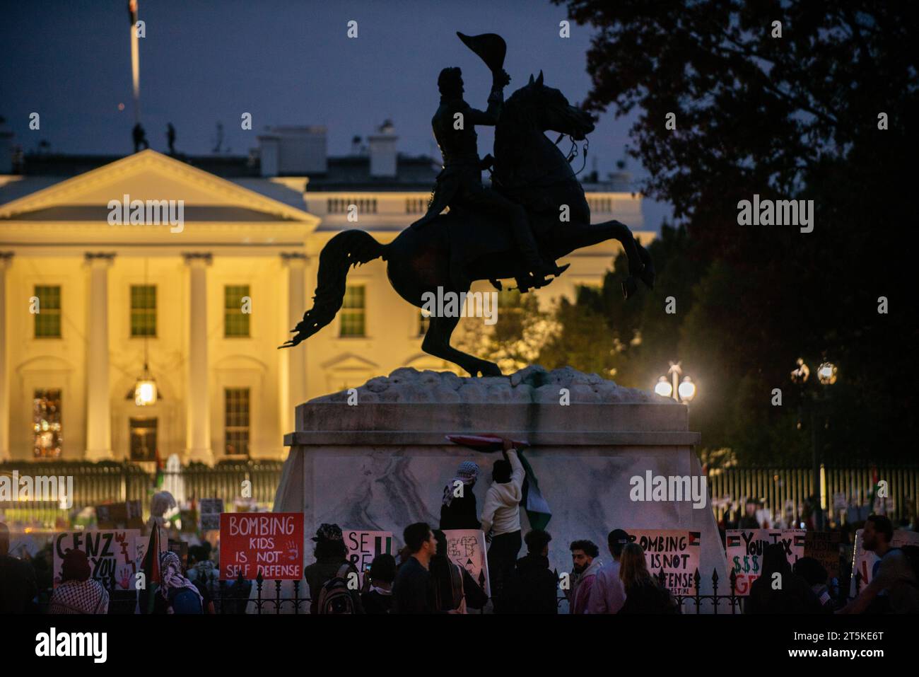 Manifestation pro-palestinienne promouvant le cessez-le-feu entre Israël et la Palestine à la Maison Blanche. Washington D.C. États-Unis. 4 novembre 2023 Banque D'Images