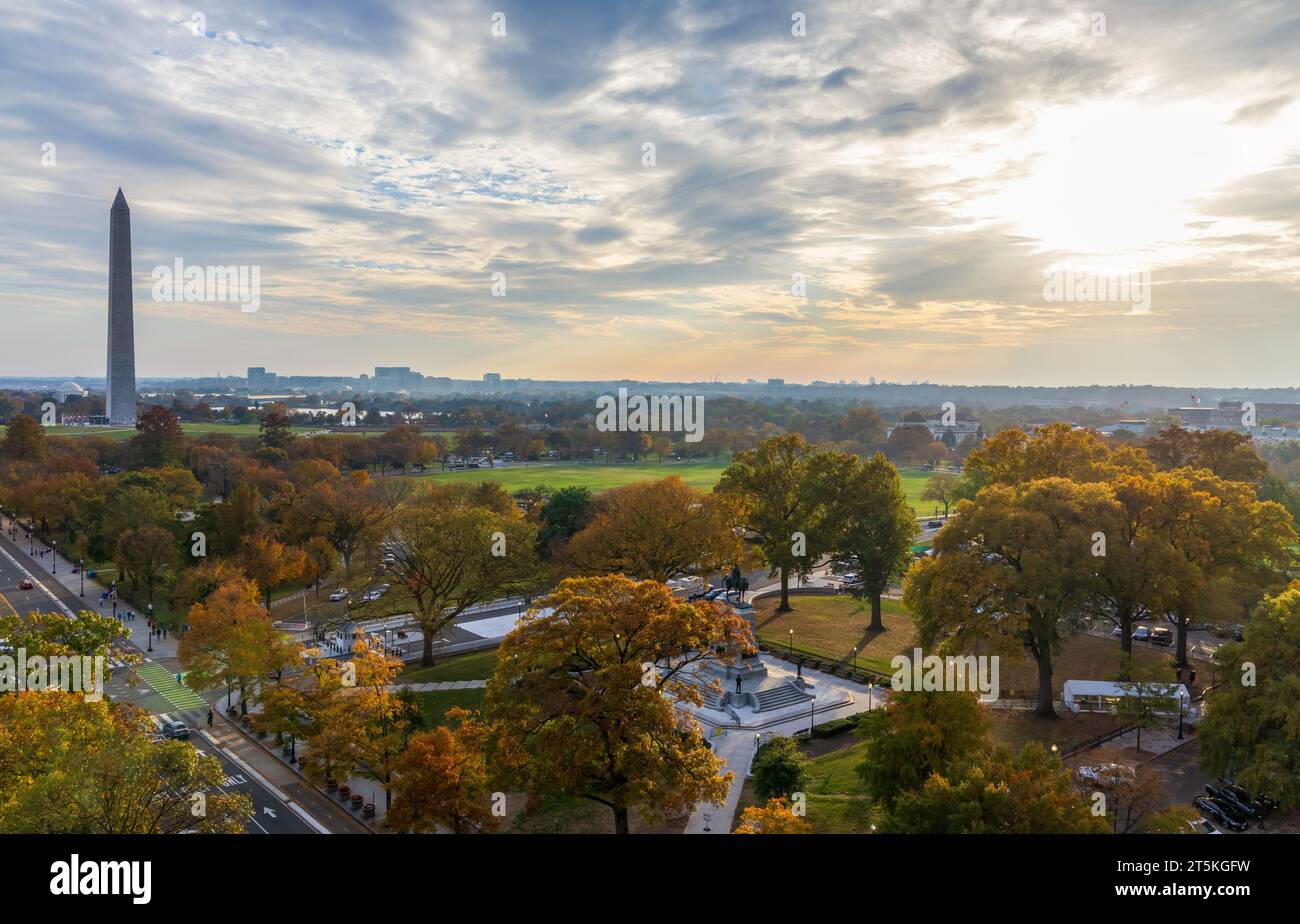 Vue aérienne de Washington DC avec National Mall et Monument sur un coucher de soleil d'automne Banque D'Images