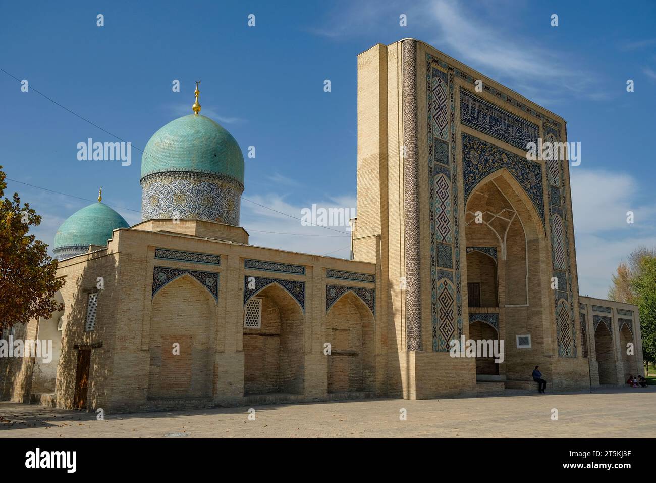 Tachkent, Ouzbékistan - 30 octobre 2023 : détail de la madrasa Barak Khan à Tachkent, Ouzbékistan. Banque D'Images