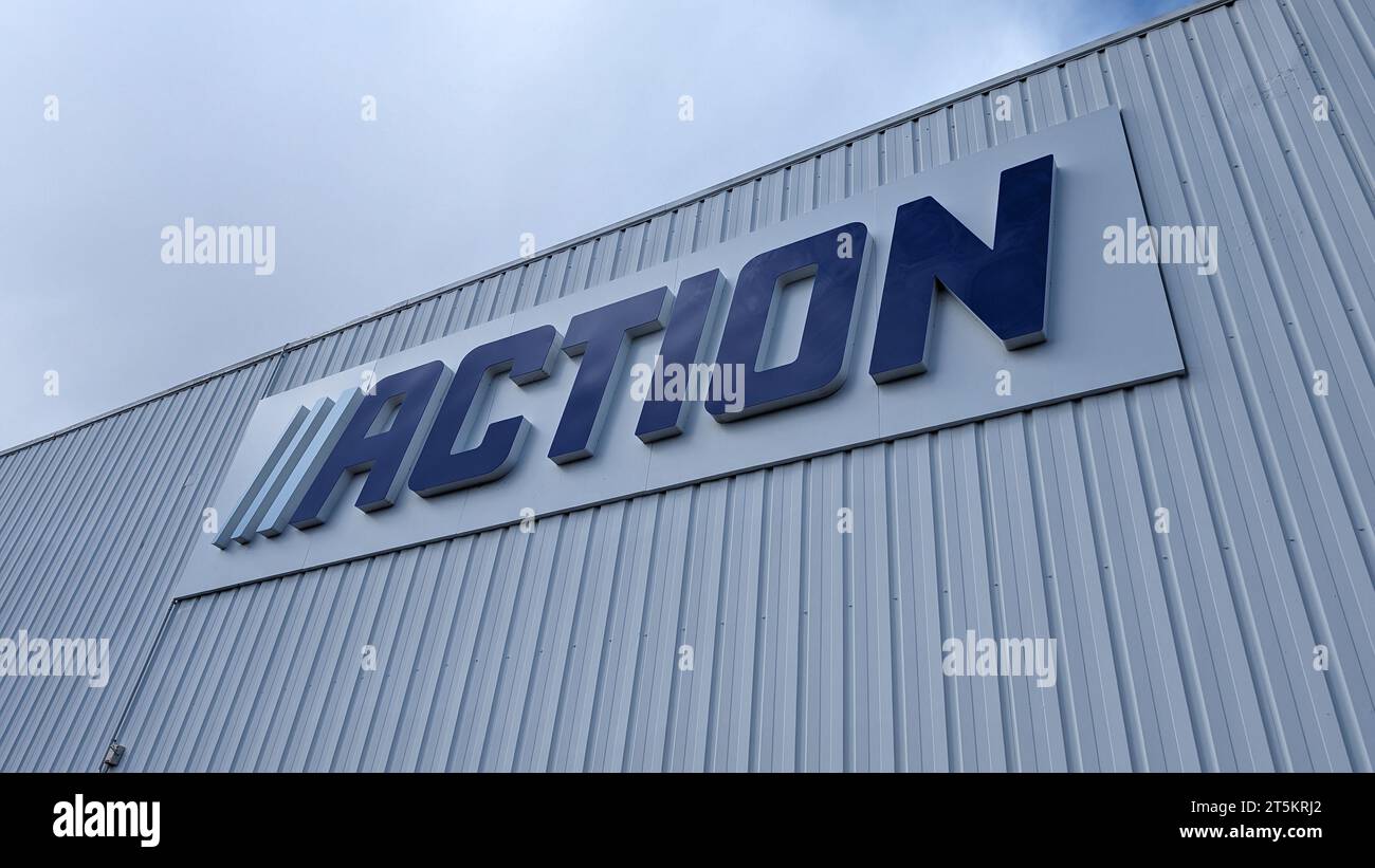 Bordeaux , France - 10 26 2023 : action logo texte et signe de marque Superstore néerlandais remise sur la façade d'entrée magasin chaîne petit budget magasin Banque D'Images Bordeaux , France - 10 26 2023 : action logo texte et signe de marque Superstore néerlandais remise sur la façade d'entrée magasin chaîne petit budget magasin Banque D'Images
