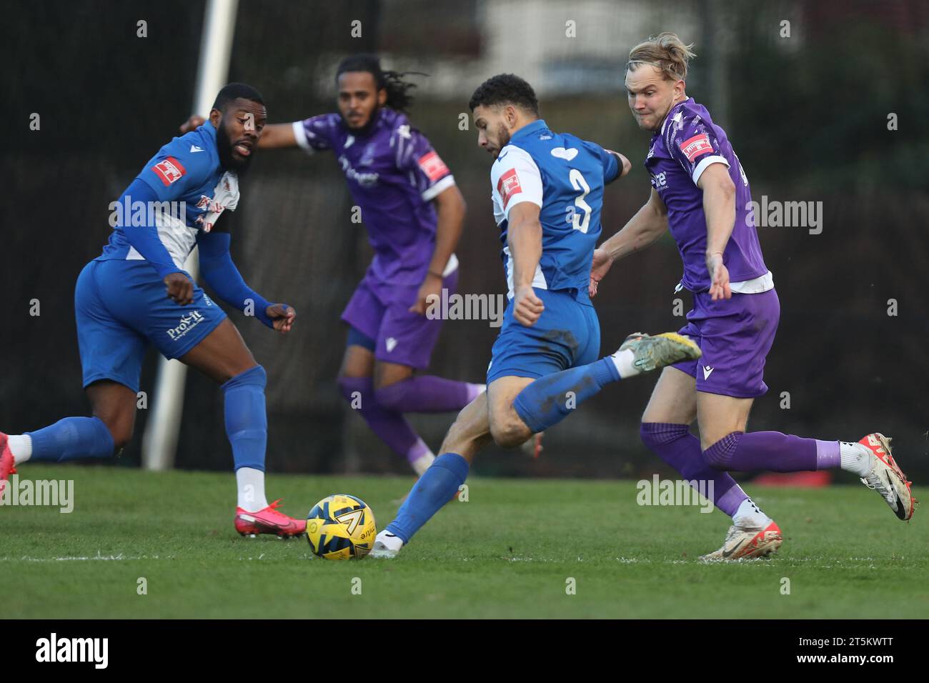 Nathan Green de Hornchurch est proche d'un but lors de Hornchurch vs Enfield Town, lançant dans Isthmian League Premier Division football à Hornchurch Banque D'Images