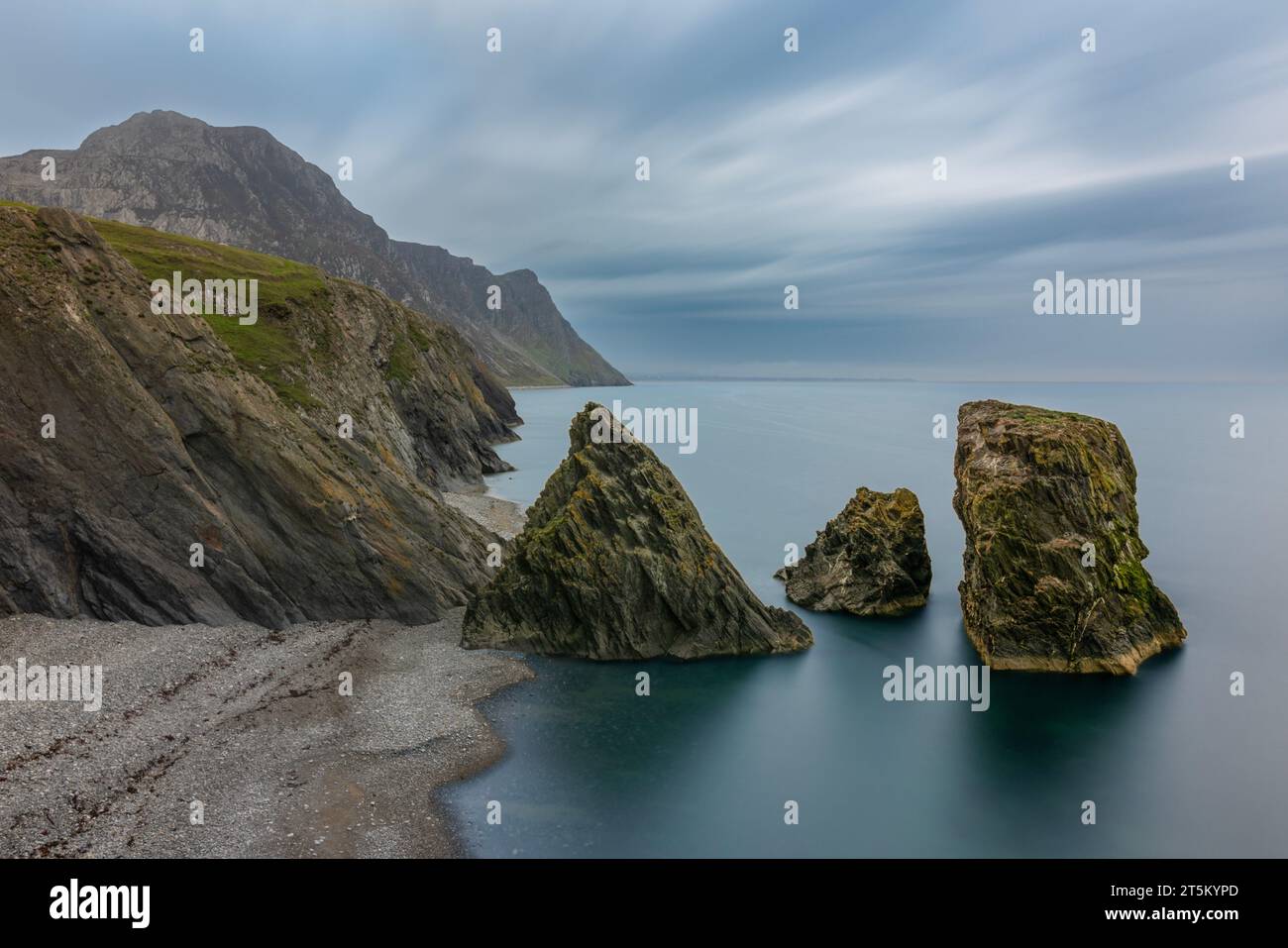Trefor Sea Stacks sur la côte de la péninsule de Llyn, au nord du pays de Galles. Banque D'Images