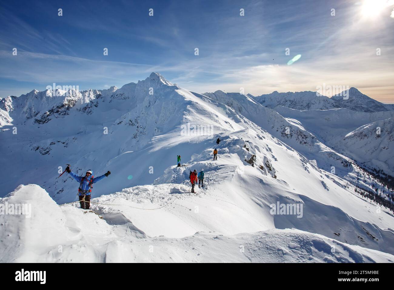 Zakopane, Pologne - 19 janvier 2019 : personnes grimpant à Kasprowy Wierch de Zakopane sur Tatras en hiver. Zakopane est une ville polonaise dans Tatra Mountai Banque D'Images