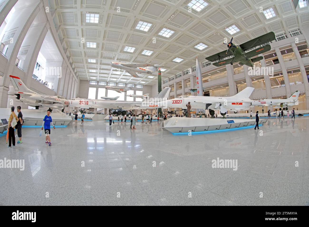 Pékin - 28 juin 2019 : combattants et missiles dans le hall d'exposition, Musée militaire révolutionnaire du peuple chinois, Pékin, Chine Banque D'Images