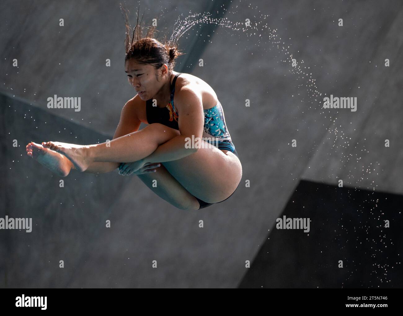 Kuala Lumpur, Malaisie. 05 novembre 2023. Dayang Nursharzyra de Malaisie en action dans le 3m Springboard préliminaire féminin pendant les Championnats de plongée Open de Malaisie au National Aquatic Centre, Bukit Jalil. Crédit : SOPA Images Limited/Alamy Live News Banque D'Images