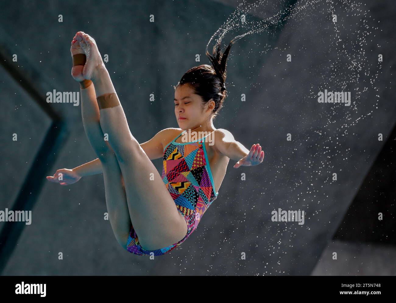 Kuala Lumpur, Malaisie. 05 novembre 2023. Chan TSZ Ming de Hong Kong en action dans le 3m Springboard préliminaire féminin pendant les Championnats de plongée Open de Malaisie au Centre aquatique National, Bukit Jalil. Crédit : SOPA Images Limited/Alamy Live News Banque D'Images