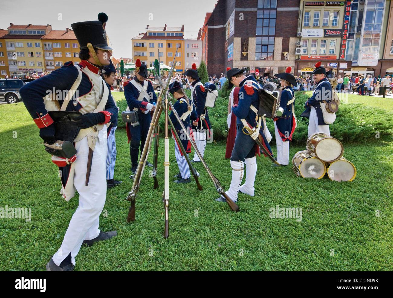 Les troupes prussiennes se replacent sur la place de la ville avant la reconstitution du siège de Neisse pendant la guerre napoléonienne avec la Prusse en 1807, à Nysa, Opolskie, Pologne Banque D'Images