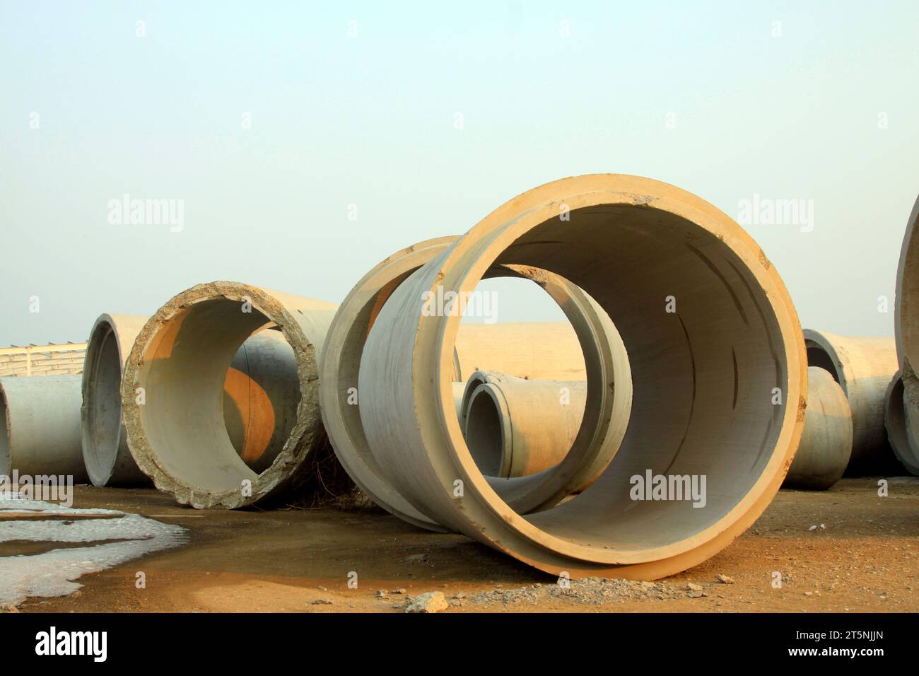 tuyaux préfabriqués en béton de ciment, gros plan de la photo Banque D'Images