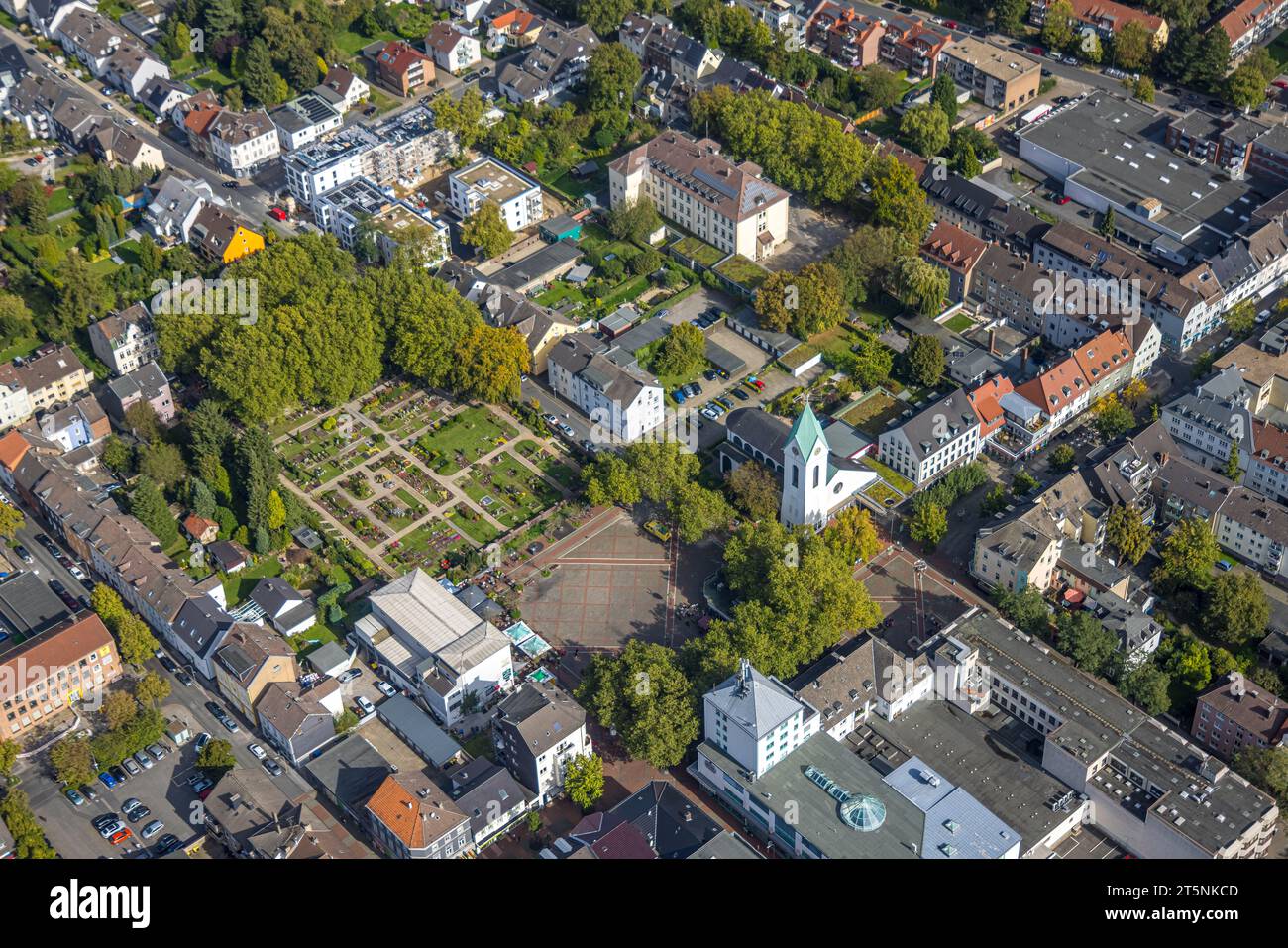 Vue aérienne, place du marché Hombruch et église protestante au marché, cimetière catholique St. Clemens, quartier Hombruch, Dortmund, région de la Ruhr, Nord Banque D'Images