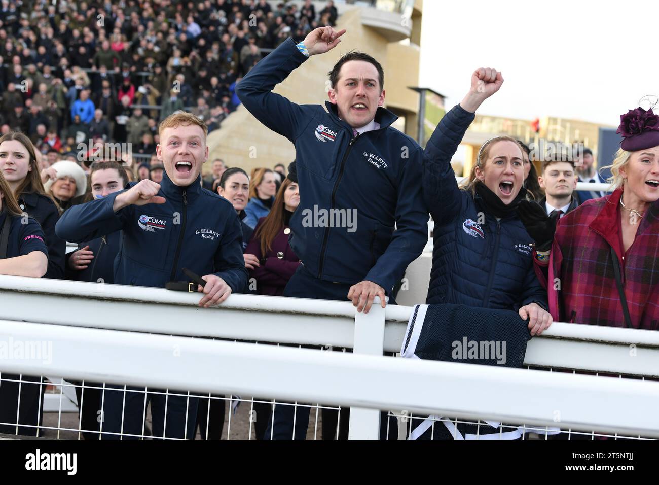 Les gars stables et les lassie acclament Banque D'Images
