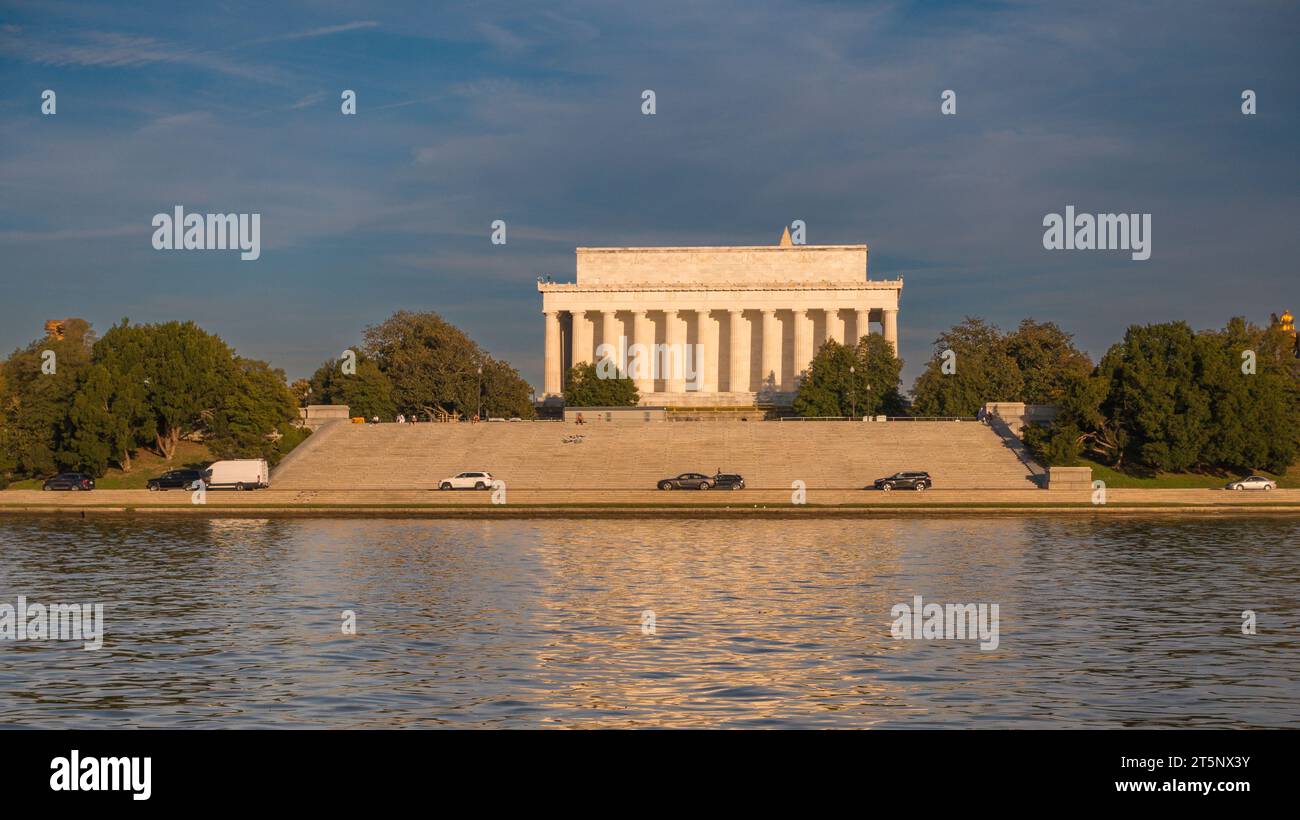 WASHINGTON, DC, États-Unis - Lincoln Memorial sur le fleuve Potomac, et les escaliers Watergate. Banque D'Images