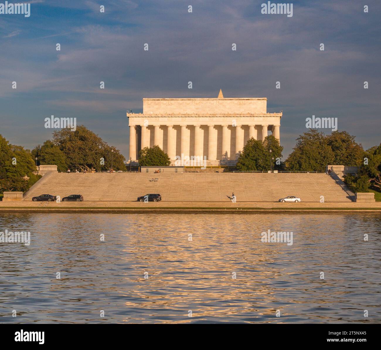 WASHINGTON, DC, États-Unis - Lincoln Memorial sur le fleuve Potomac, et les escaliers Watergate. Banque D'Images