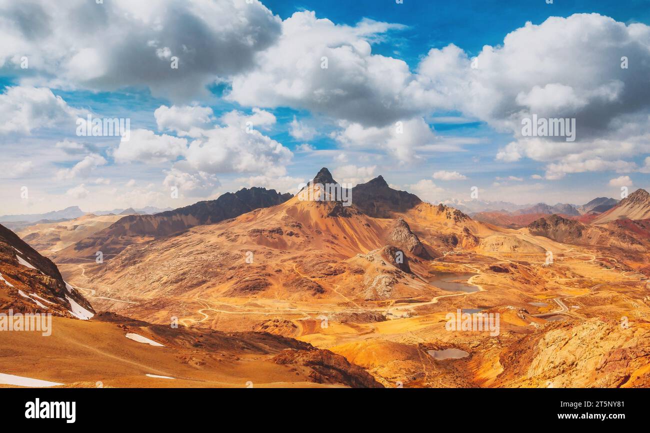 Montagne des Yuracochas, Andes de la cordillère centrale, l'altitude dépasse 4 800 mètres au-dessus du niveau de la mer, Lima Pérou Banque D'Images